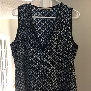 41 Hawthorne navy pattern sleeveless blouse